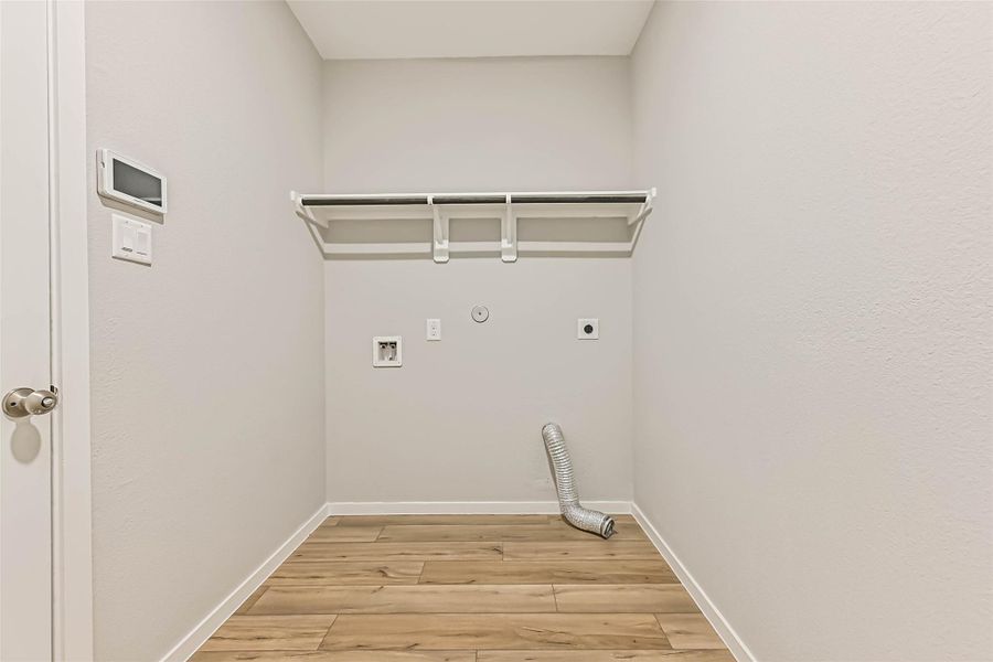 Spacious, unfurnished interior of a new home in Lago Mar, Texas City (Image 43).