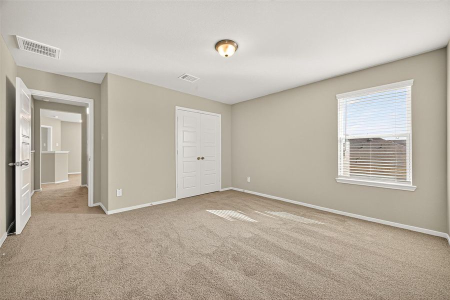Spacious, unfurnished interior of a new home in Sunterra, Katy (Image 38). Spacious, unfurnished interior of a new home in Sunterra, Katy (Image 38).