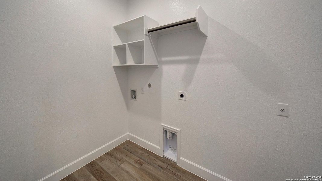 Spacious, unfurnished interior of a new home in Alsatian Oaks 60', Castroville (Image 16). Spacious, unfurnished interior of a new home in Alsatian Oaks 60', Castroville (Image 16).