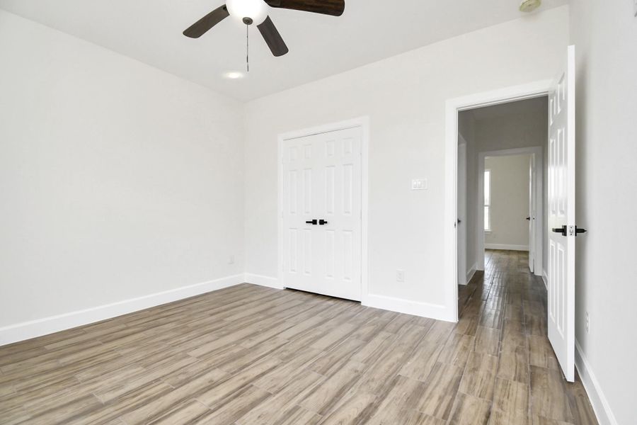 Spacious, unfurnished interior of a new home in , Angleton (Image 42).