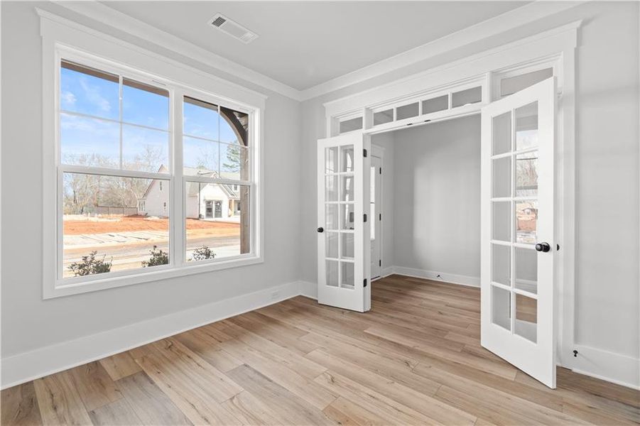 Spacious, unfurnished interior of a new home in Rosewood Lake Preserve, Hoschton (Image 38).