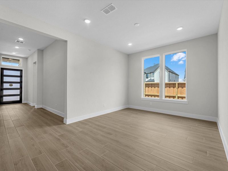 Spacious, unfurnished interior of a new home in Dunham Pointe, Cypress (Image 17).