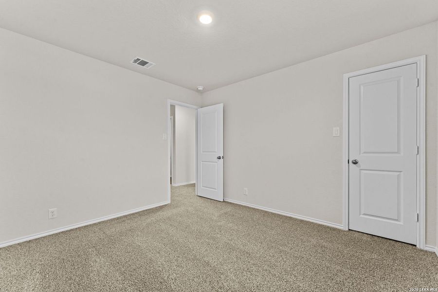 Spacious, unfurnished interior of a new home in Redbird Ranch, San Antonio (Image 28).