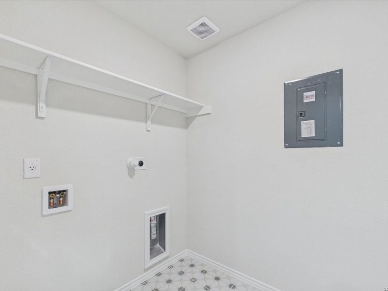 Spacious, unfurnished interior of a new home in Meadows at Oak Creek, San Antonio (Image 25). Spacious, unfurnished interior of a new home in Meadows at Oak Creek, San Antonio (Image 25).