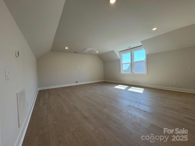 Spacious, unfurnished interior of a new home in Lakeside Pointe, Sherrills Ford (Image 25).