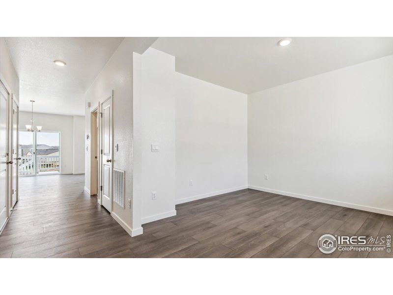 Spacious, unfurnished interior of a new home in Vantage, Berthoud (Image 20).