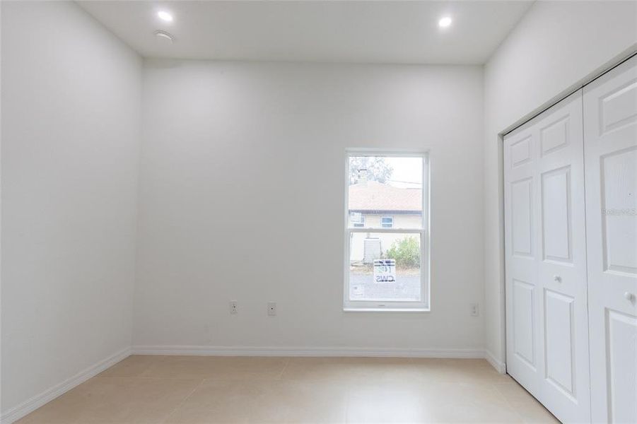 Spacious, unfurnished interior of a new home in , Sebring (Image 20).