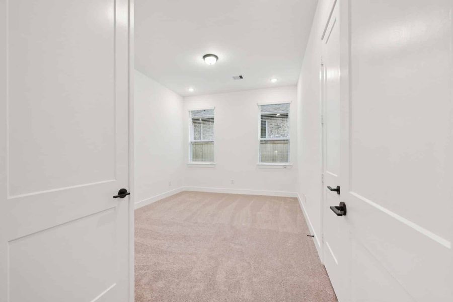 Spacious, unfurnished interior of a new home in Kresston, Montgomery (Image 18).