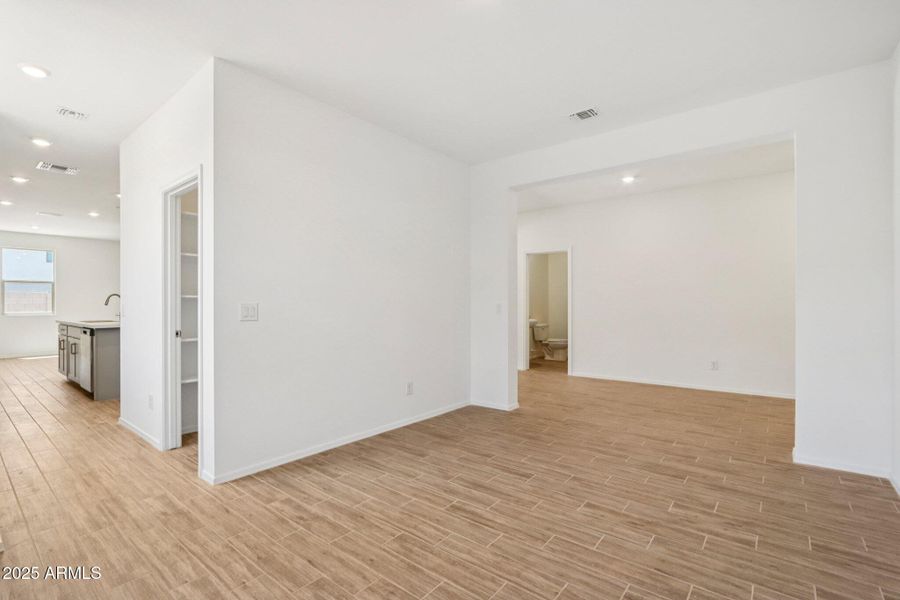 25-web-or-mls-W Pecan Wds-S1907-025 25-web-or-mls-W Pecan Wds-S1907-025