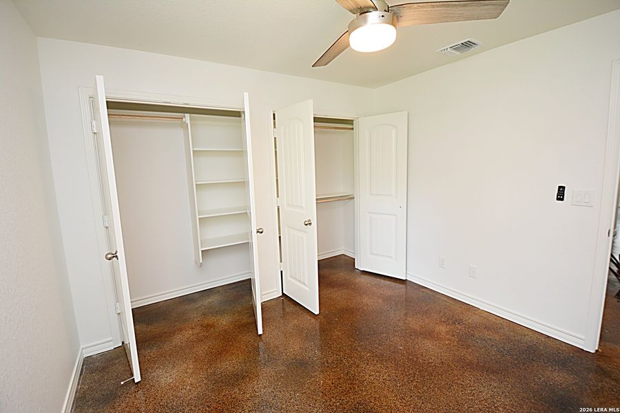 Spacious, unfurnished interior of a new home in , Canyon Lake (Image 5).