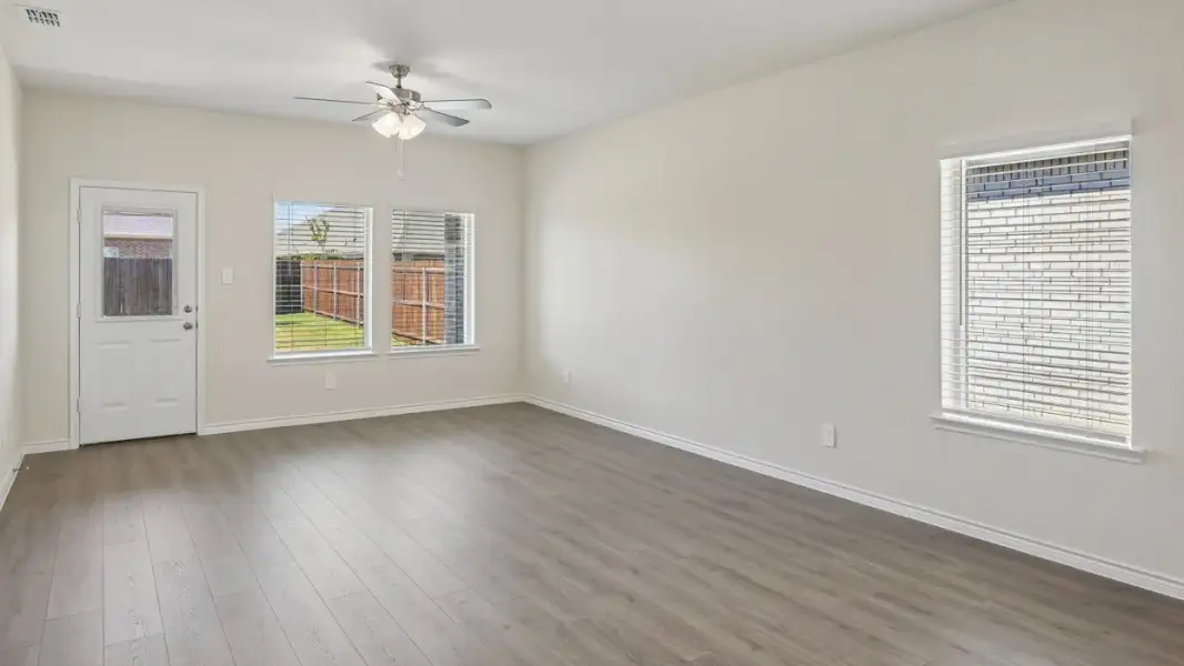 Spacious, unfurnished interior of a new home in Winchester Crossing, Princeton (Image 5).
