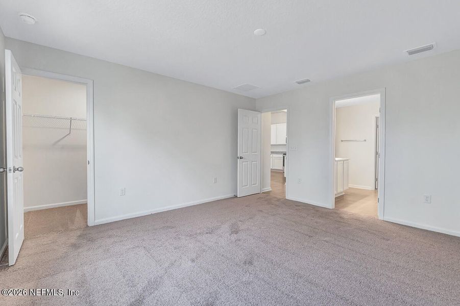 Spacious, unfurnished interior of a new home in Panther Creek, Jacksonville (Image 12).