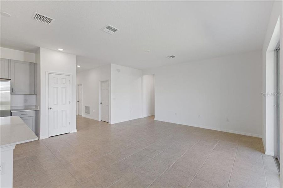 Spacious, unfurnished interior of a new home in Cypress Park Estates, Haines City (Image 13).