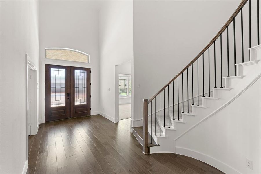 Spacious, unfurnished interior of a new home in Trails at Cottonwood Creek, Rowlett (Image 19).
