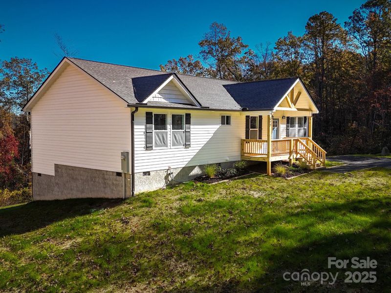 Exterior details and patio area of a home in , Marion (Image 24).