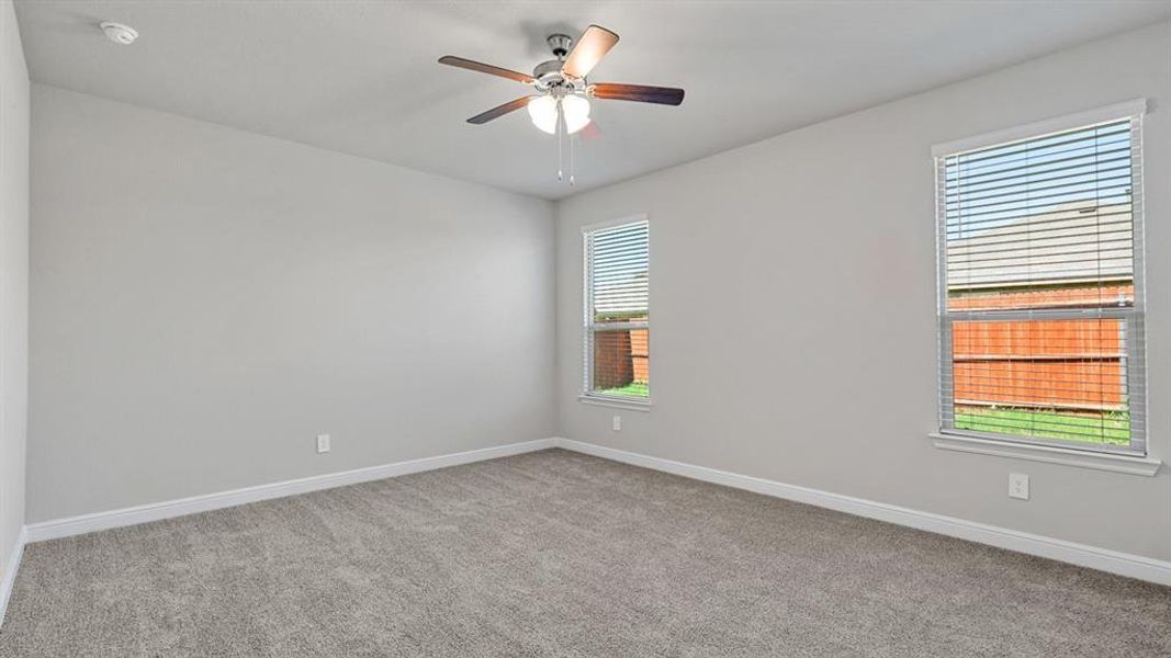 Spacious, unfurnished interior of a new home in Trails of Elizabeth Creek, Fort Worth (Image 38).