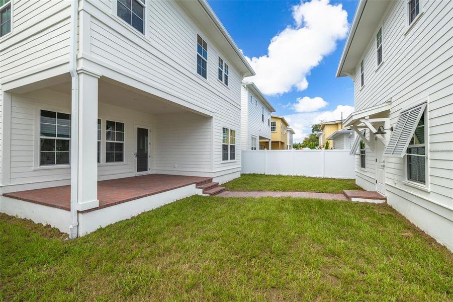 Exterior details and patio area of a home in , St. Petersburg (Image 31).