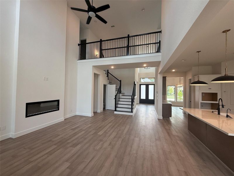 Spacious, unfurnished interior of a new home in , Fulshear (Image 8).