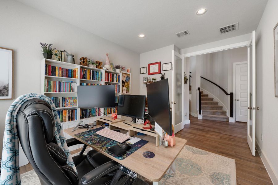 Furnished interior view inside a new home in 6 Creeks, Kyle (Image 20). Furnished interior view inside a new home in 6 Creeks, Kyle (Image 20).