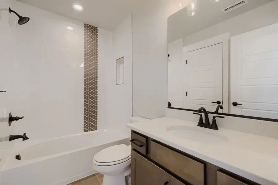 8135 Pennydale - Full Bathroom 8135 Pennydale - Full Bathroom