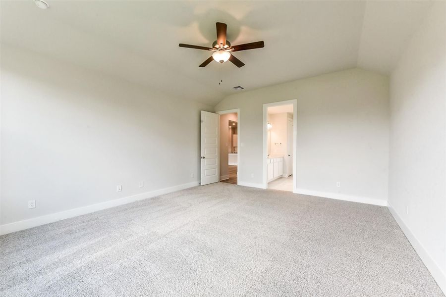 Spacious, unfurnished interior of a new home in Sierra Vista, Rosharon (Image 22).