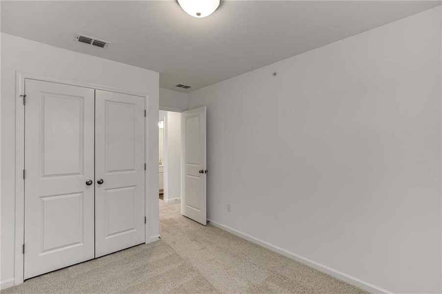 Spacious, unfurnished interior of a new home in Laurelwood, Douglasville (Image 15).