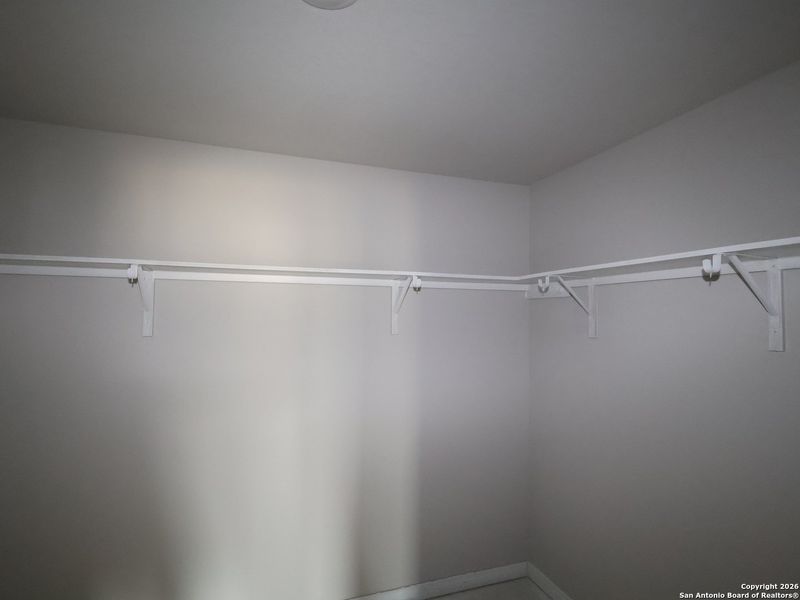 Spacious, unfurnished interior of a new home in Agave, San Antonio (Image 13).