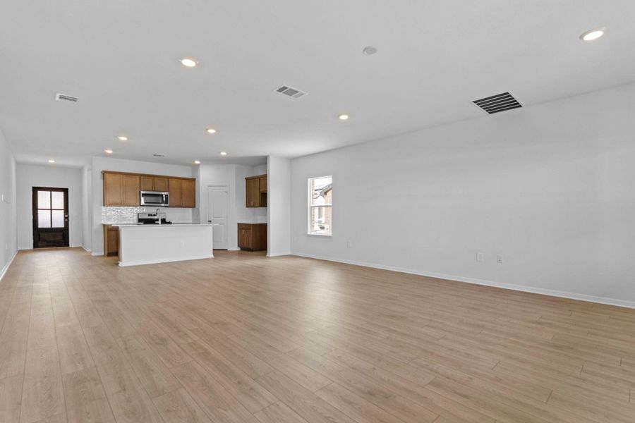 Spacious, unfurnished interior of a new home in Palomino, Manor (Image 39).