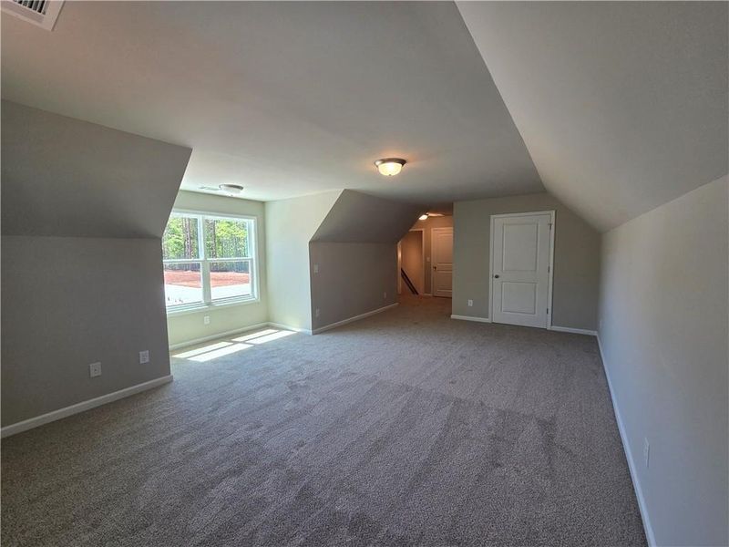 Spacious, unfurnished interior of a new home in , Bethlehem (Image 24).
