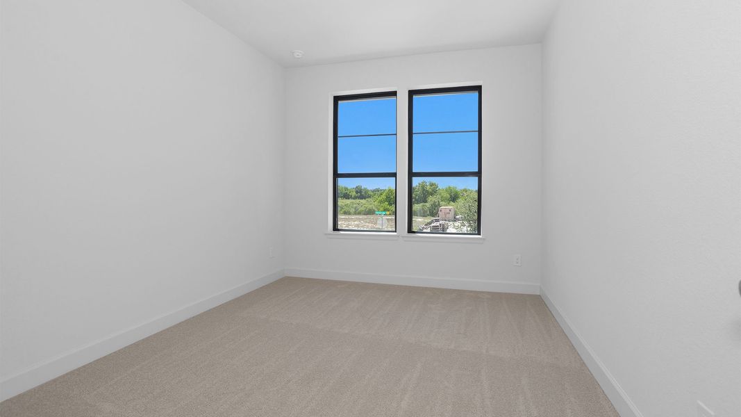 Spacious, unfurnished interior of a new home in Lakes of Cane Island, Katy (Image 15).