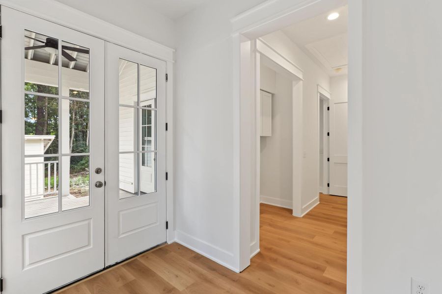 Spacious, unfurnished interior of a new home in , Hollywood (Image 12).