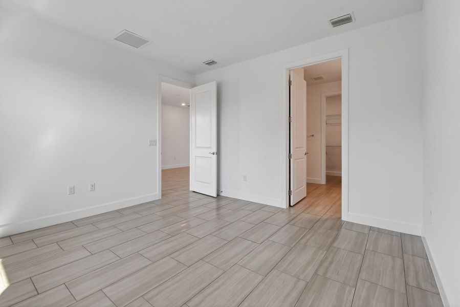 Spacious, unfurnished interior of a new home in Costa Pointe, Vero Beach (Image 46).