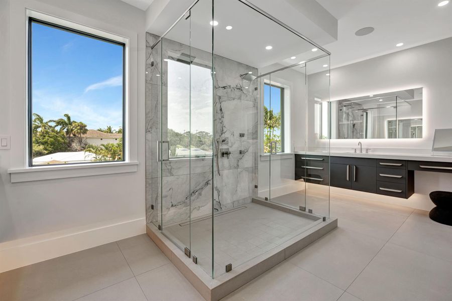 Spacious, unfurnished interior of a new home in , Lantana (Image 84).