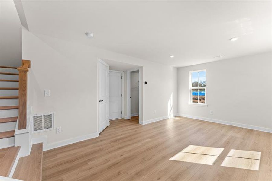 Spacious, unfurnished interior of a new home in Stowe Branch Townhomes, Charlotte (Image 7).