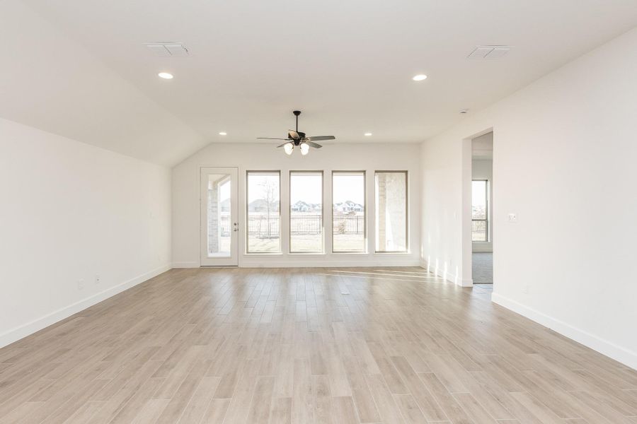 Spacious, unfurnished interior of a new home in Jordan Ranch, Fulshear (Image 42).