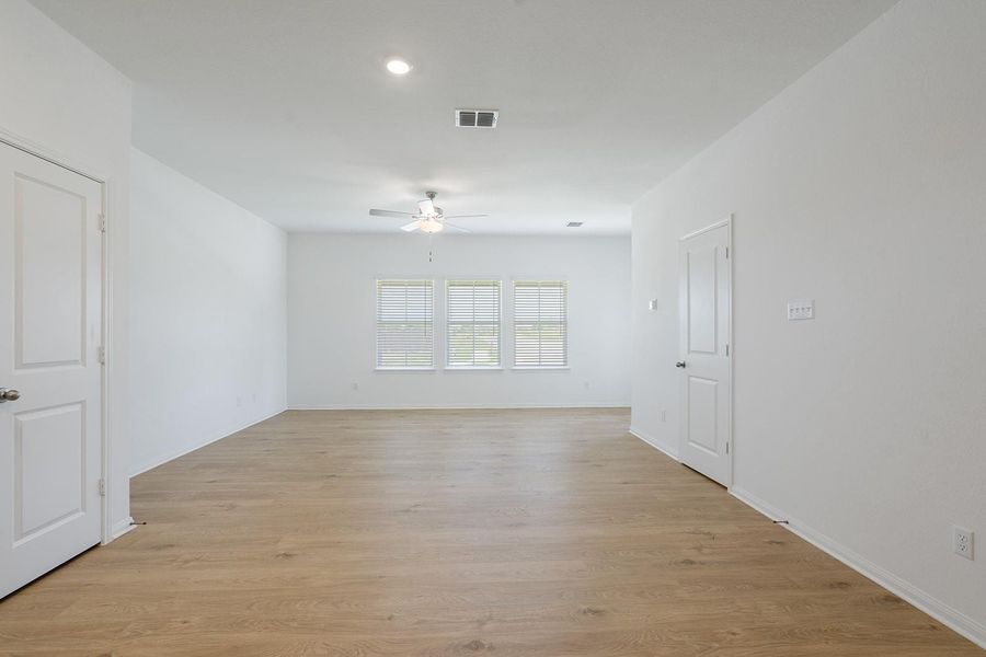 Spacious, unfurnished interior of a new home in Cypress Trails at Bauer Landing, Hockley (Image 9).