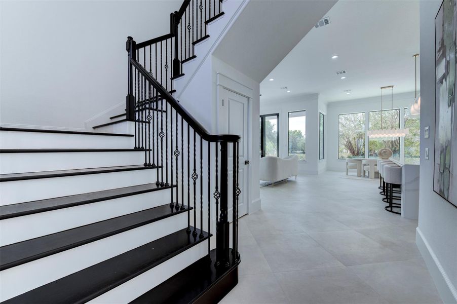 Spacious, unfurnished interior of a new home in , Spring (Image 28).