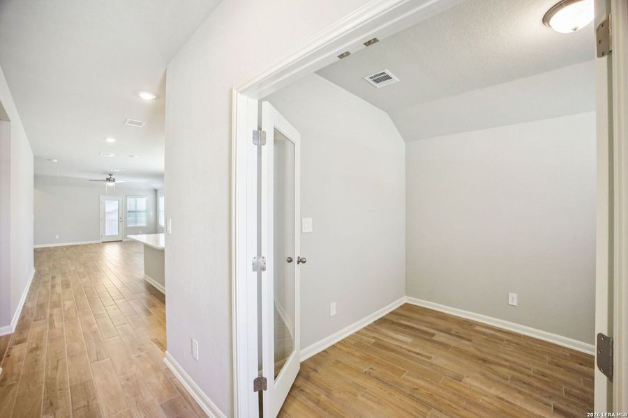 Spacious, unfurnished interior of a new home in Kallison Ranch, San Antonio (Image 14).