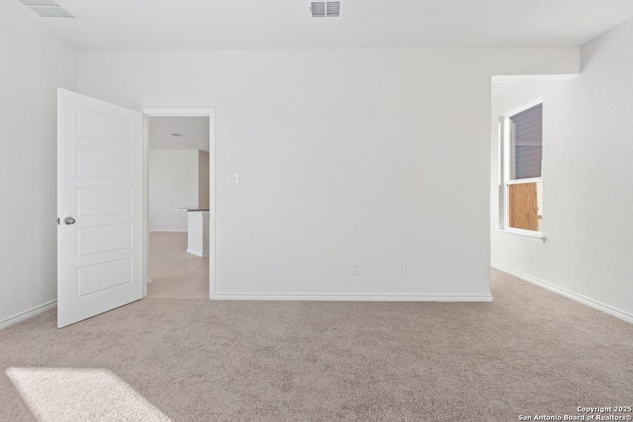 Spacious, unfurnished interior of a new home in Knox Ridge, Converse (Image 7).