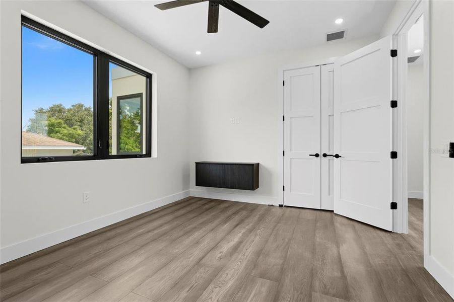 Spacious, unfurnished interior of a new home in , Sarasota (Image 60).