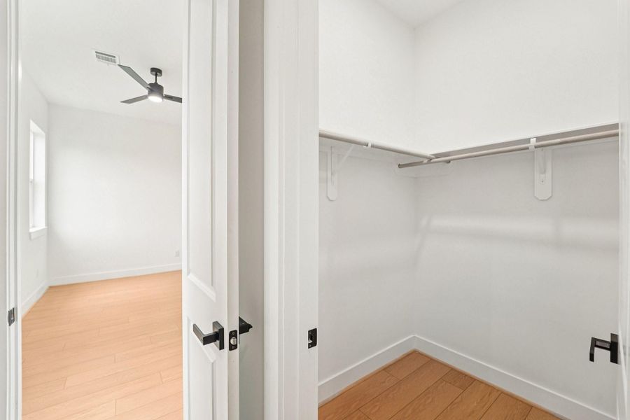 Spacious, unfurnished interior of a new home in , Houston (Image 40).