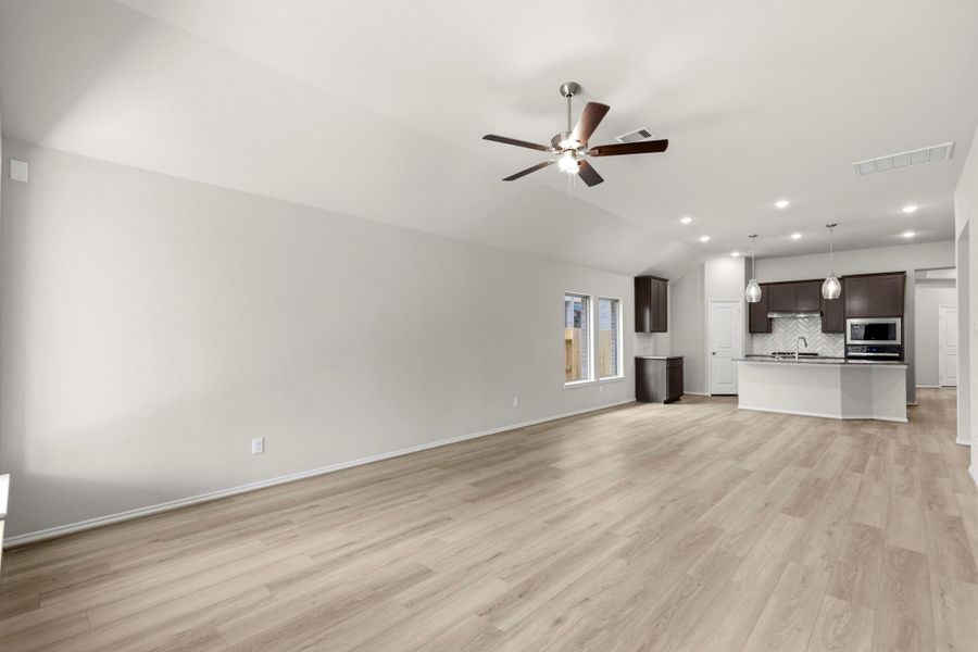 Spacious, unfurnished interior of a new home in Grand Central Park, Conroe (Image 25).