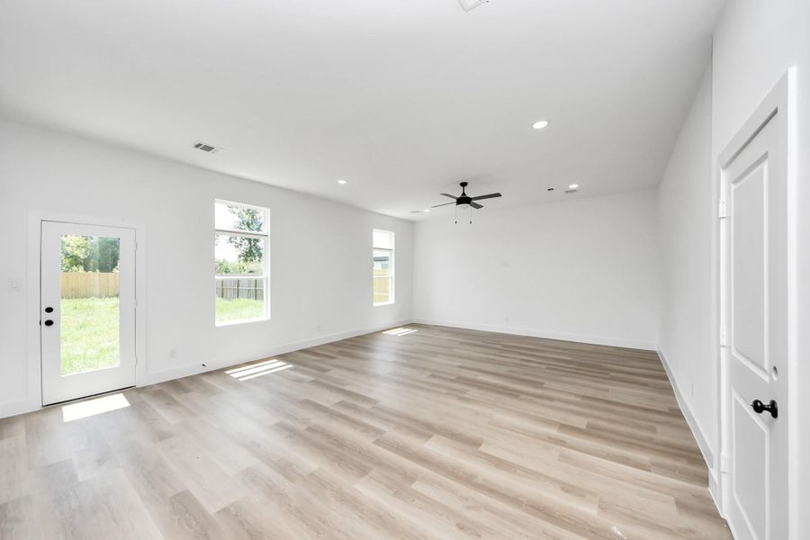 Spacious, unfurnished interior of a new home in , Huffman (Image 36).
