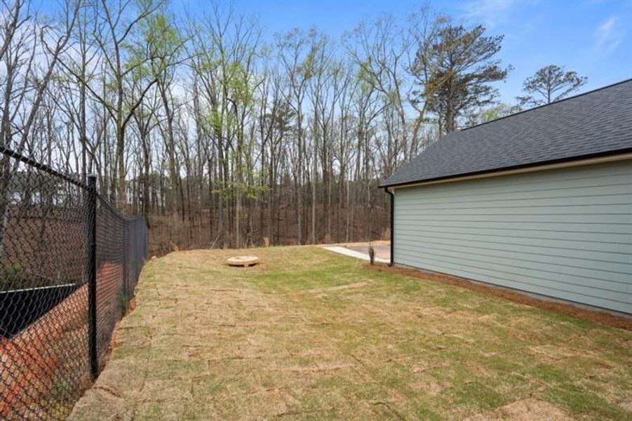 Exterior details and patio area of a home in , Athens (Image 29).