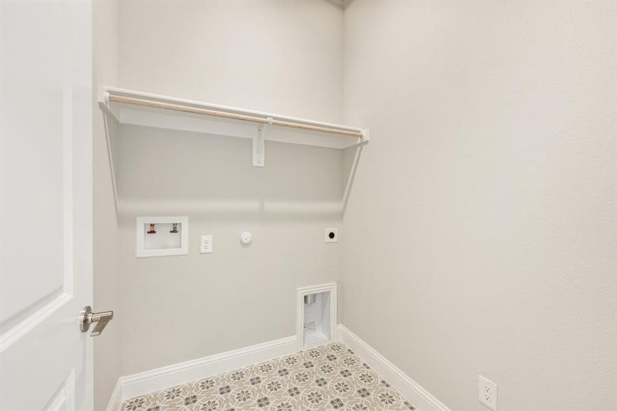 Spacious, unfurnished interior of a new home in Sunrise at Garden Valley, Waxahachie (Image 32).