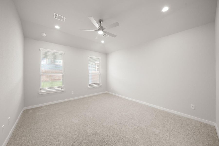 Spacious, unfurnished interior of a new home in Morton Creek Ranch, Katy (Image 25).