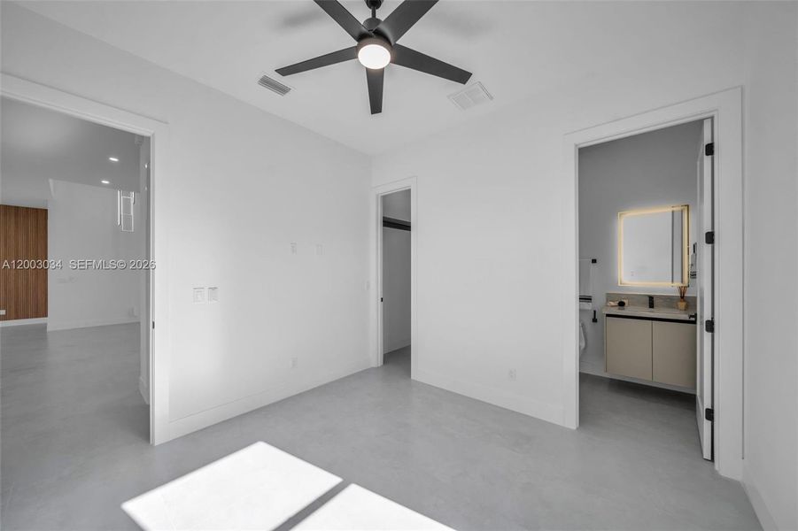 Spacious, unfurnished interior of a new home in , Cape Coral (Image 22).
