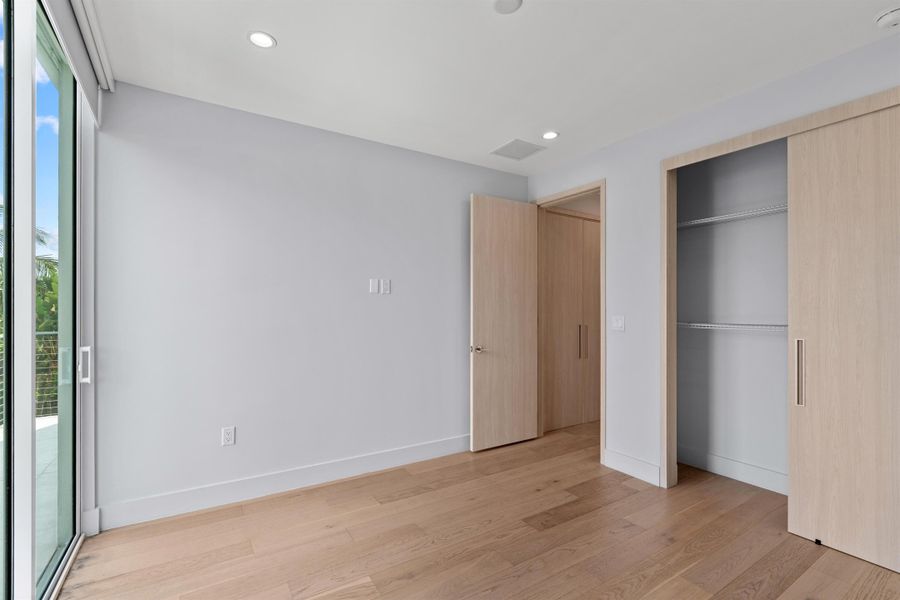 BEDROOM_2_LOOKING_IN_DT