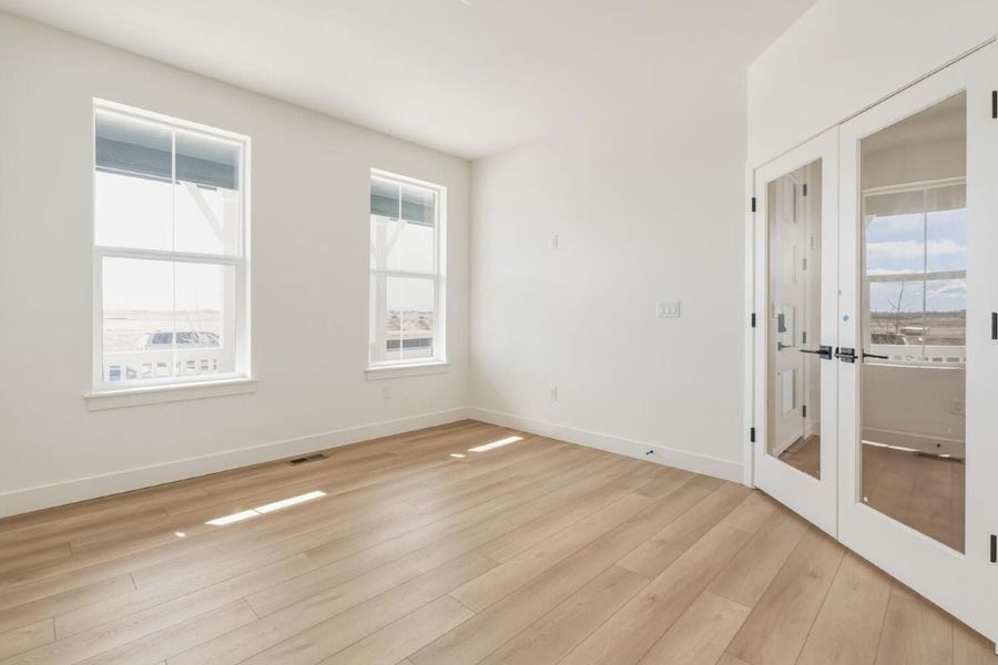Spacious, unfurnished interior of a new home in Farmlore, Brighton (Image 8).