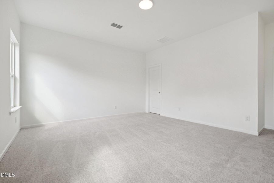 32-web-or-mls-Emeline Wy-S2703-032